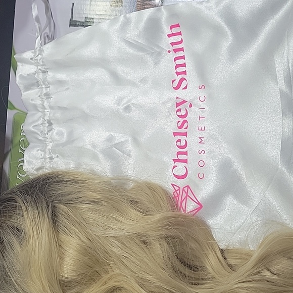 Wig 24in - Picture 10 of 10